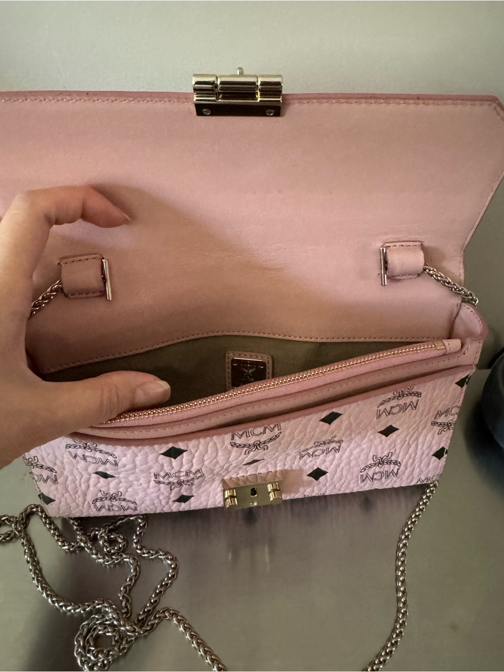 MCM Pink Visetos Leather Crossbody with Gold-Tone Lock - Picture 3 of 8